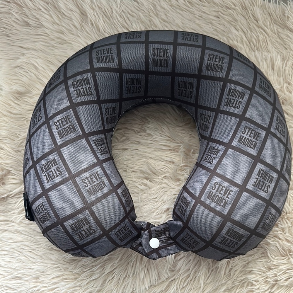 Steve Madden Travel Neck Pillow
